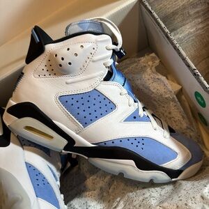 Jordan 6 UNC